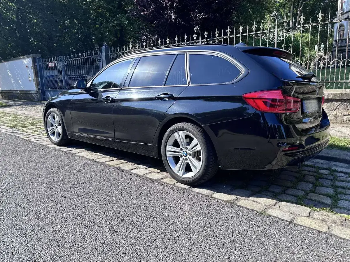 Gebraucht BMW 318 Sport Line 150 PS (110 kW) 2019 Schwarz Kombi