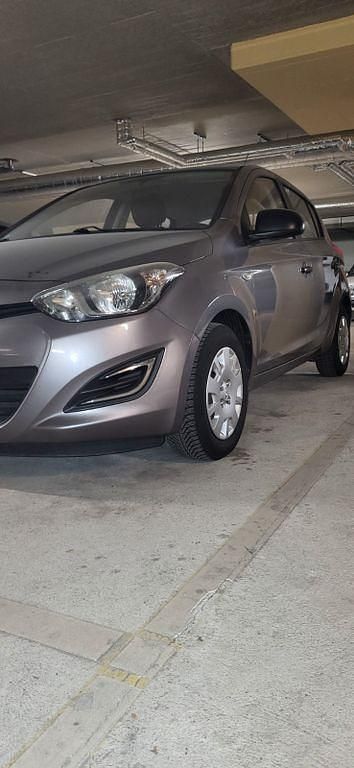 Gebraucht Hyundai i20 Edition 86 PS (63 kW) 2013 Grau Kleinwagen