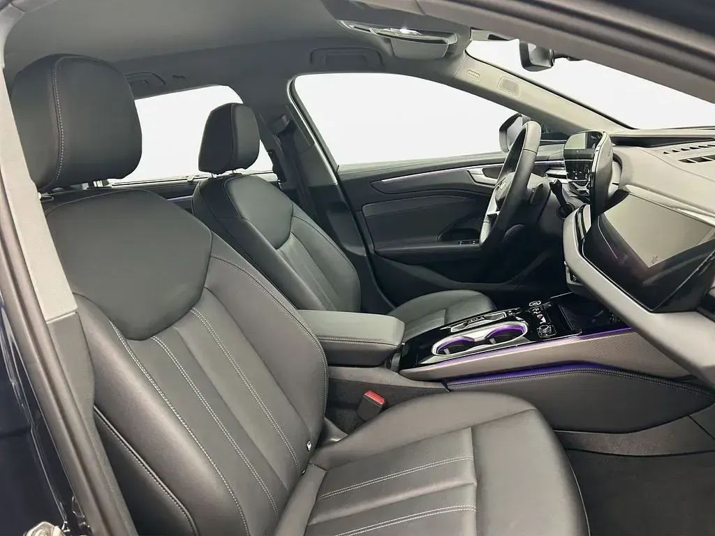 Gebraucht Audi A6 Ambiente 204 PS (150 kW) 2025 Firmamentblau metallic Kombi