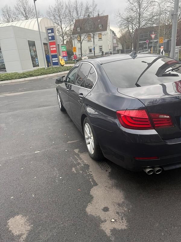 Gebraucht BMW 520 184 PS (135 kW) 2011 Blau Limousine