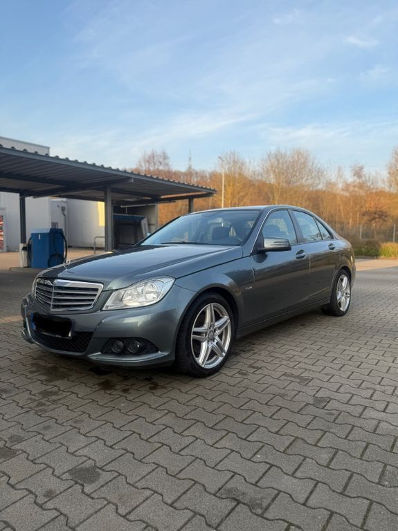 Grau Gebraucht 2011 Mercedes C180 Limousine | 7.999 € (Guter Preis) - Bild 1/4