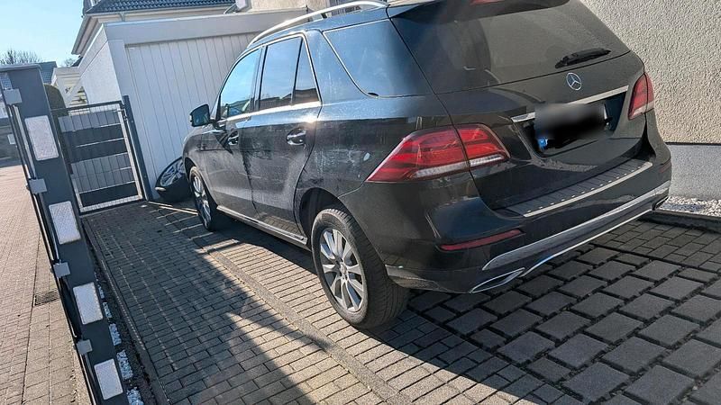 Gebraucht Mercedes GLE250 204 PS (150 kW) 2016 Schwarz SUV