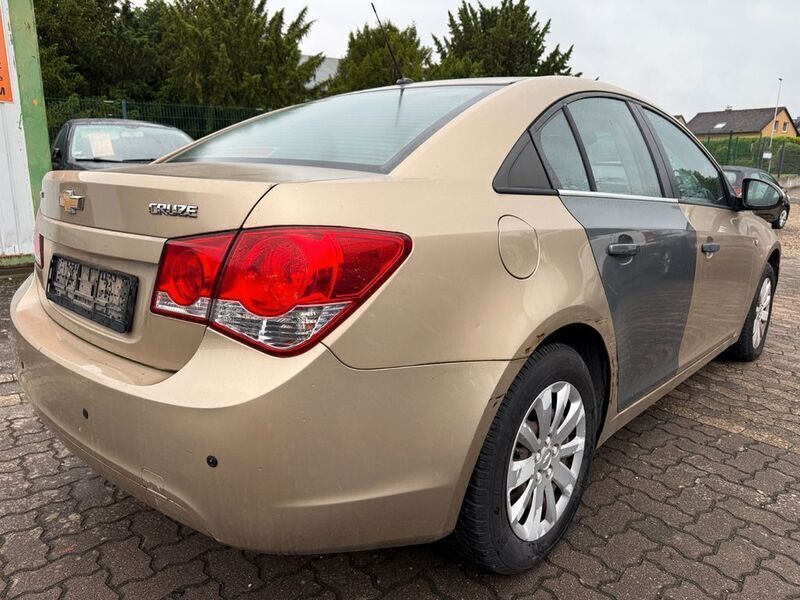 Gebraucht Chevrolet Cruze LS 113 PS (83 kW) 2010 Beige Limousine
