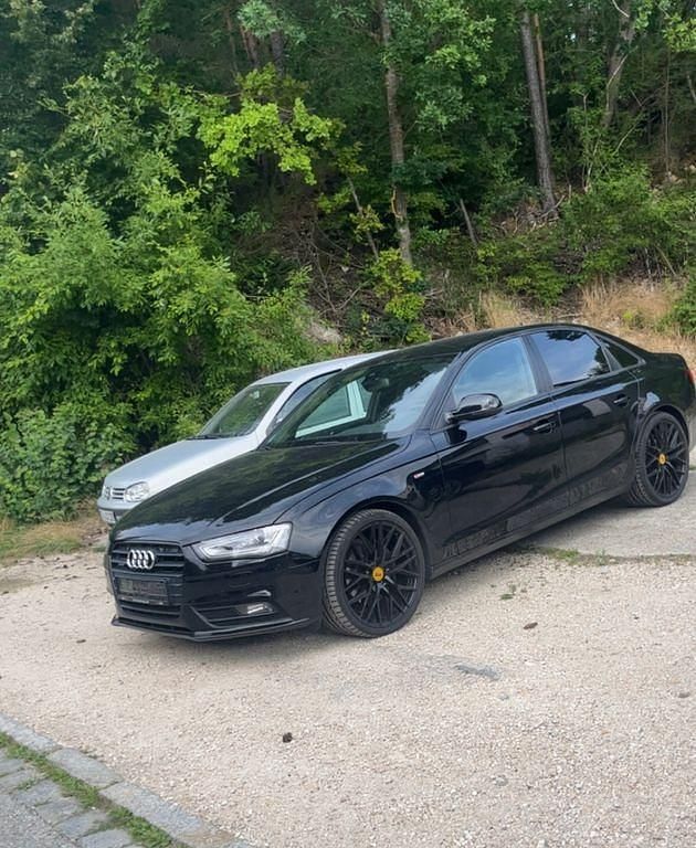 Schwarz Gebraucht 2012 Audi A4 S-Line Limousine | 14.500 € - Bild 1/1