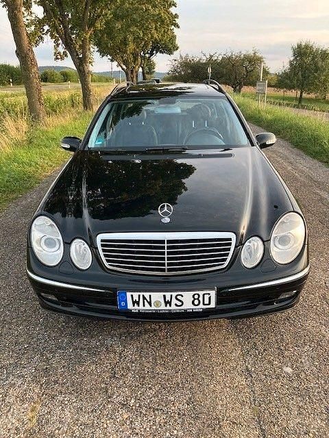 Schwarz Gebraucht 2005 Mercedes E320 Avantgarde Limousine | 4.500 € (Guter Preis) - Bild 1/4