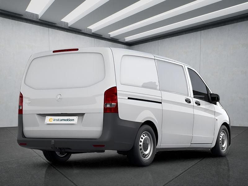 Weiß Gebraucht 2021 Mercedes Vito Van / Kleinbus | 23.799 € (Etwas zu teuer) - Bild 1/4
