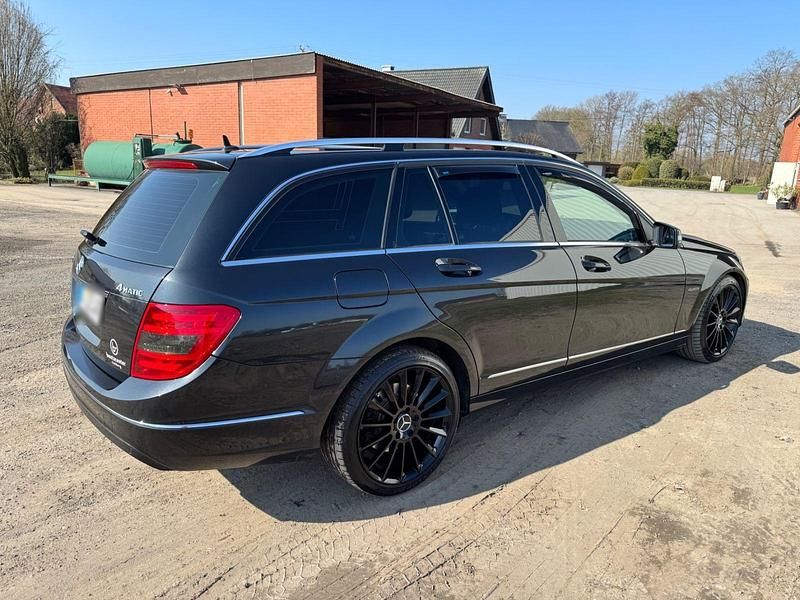 Gebraucht Mercedes C250 204 PS (150 kW) 2012 Schwarz Kombi