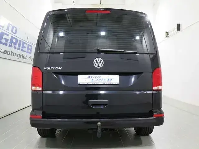 Używany VW Multivan Family 150 KM (110 kW) 2022 Czarny Minivan