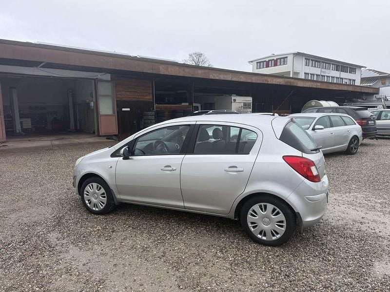 Gebraucht Opel Corsa Innovation 101 PS (74 kW) 2011 Starsilber iii m2 Kleinwagen