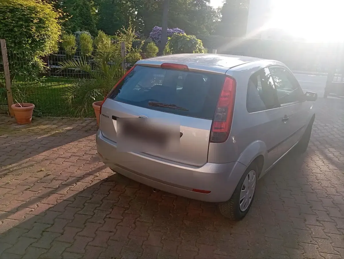 Gebraucht Ford Fiesta 60 PS (44 kW) 2005 Silber Kleinwagen