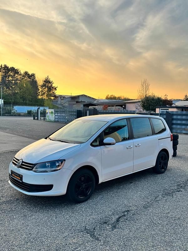 Second-hand VW Sharan 116 CP (85 kW) 2016 Alb Monovolum