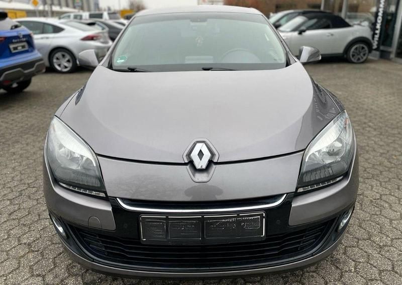 Grau Gebraucht 2013 Renault Mégane III Limousine | 4.490 € (Guter Preis) - Bild 1/4