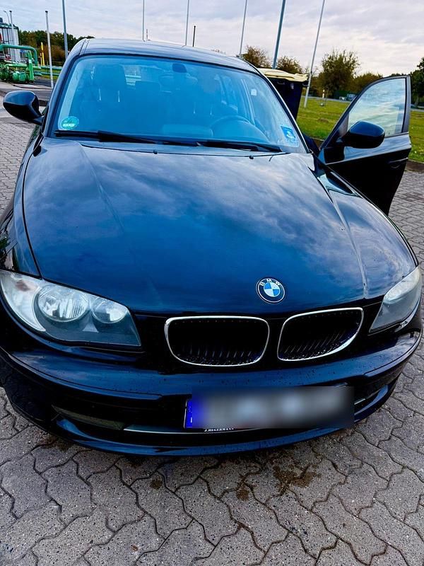 Schwarz Gebraucht 2011 BMW 116 Kleinwagen | 3.480 € (Guter Preis) - Bild 1/4