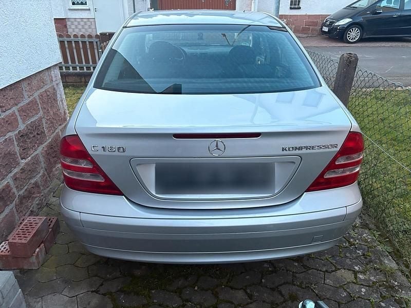 Gebraucht Mercedes C180 143 PS (105 kW) 2002 Silber Limousine
