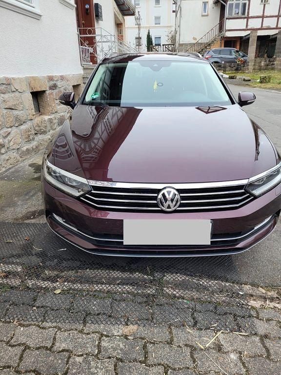 Gebraucht VW Passat Highline 150 PS (110 kW) 2018 Rot Kombi