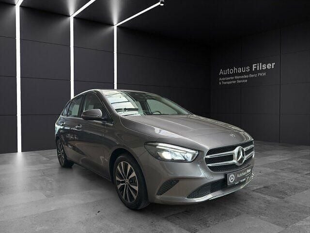 Mountaingrau met. Gebraucht 2021 Mercedes B220 Style Van / Kleinbus | 29.951 € (Fairer Preis) - Bild 1/4