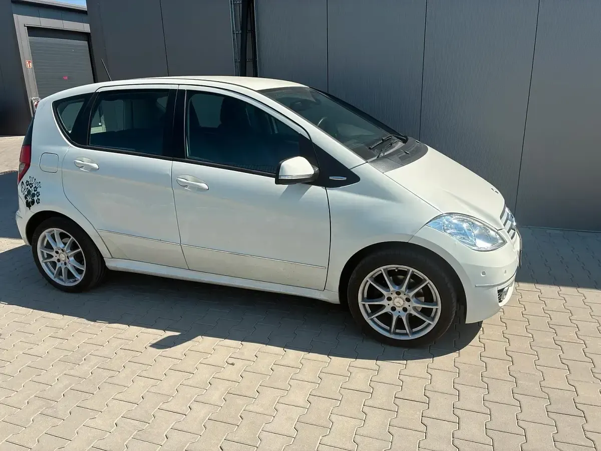 Gebraucht Mercedes A160 95 PS (69 kW) 2012 Weiß Kleinwagen