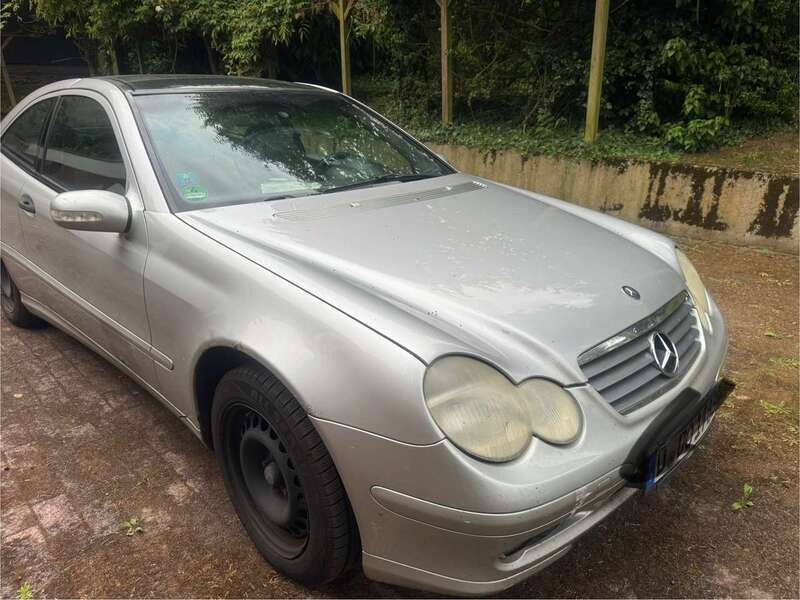 Silber Gebraucht 2001 Mercedes C200 Coupé | 1.300 € (Fairer Preis) - Bild 1/4