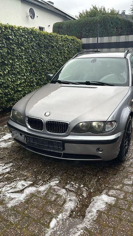 Silber Gebraucht 2003 BMW 320 Exclusive Kombi | 3.350 € (Guter Preis) - Bild 1/4