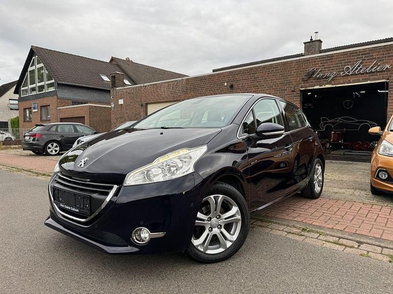 Blau Gebraucht 2015 Peugeot 208 Allure Kleinwagen | 6.590 € (Fairer Preis) - Bild 1/4