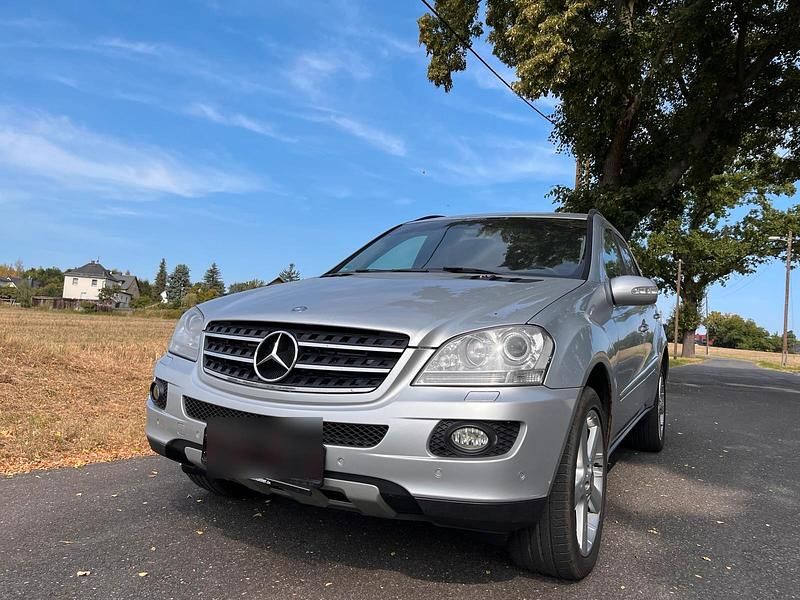 Silber Gebraucht 2006 Mercedes ML320 SUV | 4.799 € - Bild 1/4
