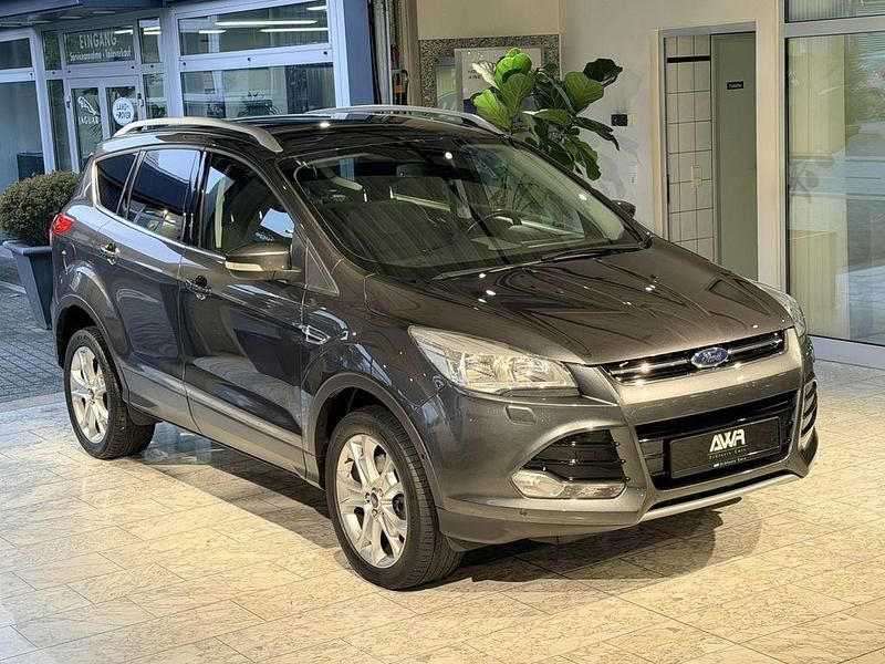 Gebraucht Ford Kuga Titanium 179 PS (131 kW) 2015 Grau SUV