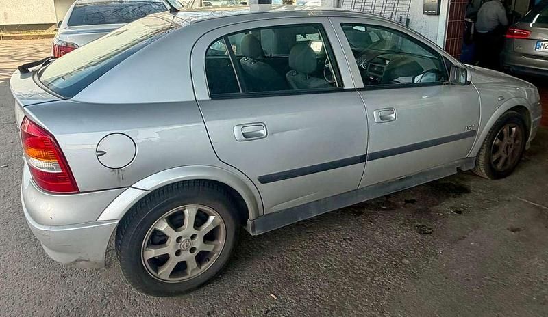 Gebraucht Opel Astra Classic Edition 84 PS (61 kW) 2003 Silber Limousine