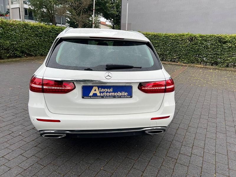 Gebraucht Mercedes E220 200 PS (147 kW) 2022 Weiß Kombi