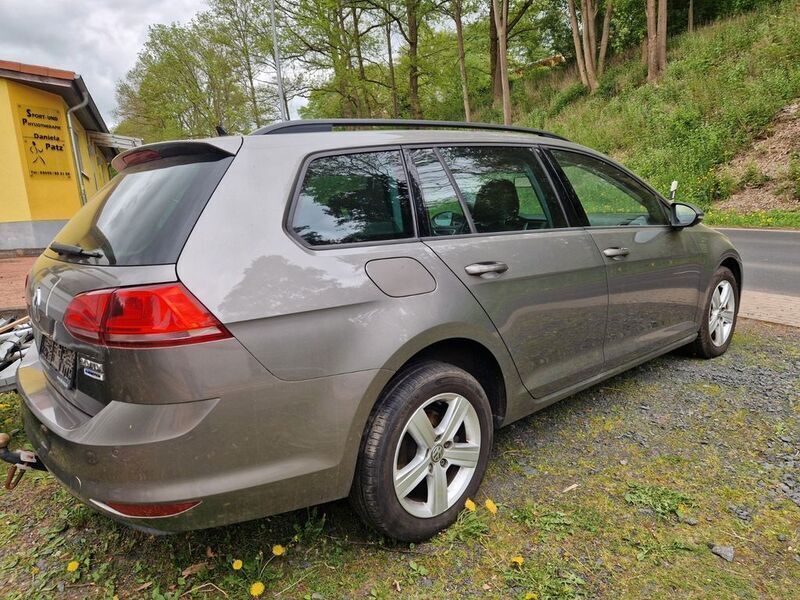 Grau Gebraucht 2015 VW Golf VII Comfortline Kombi | 10.199 € (Guter Preis) - Bild 1/4