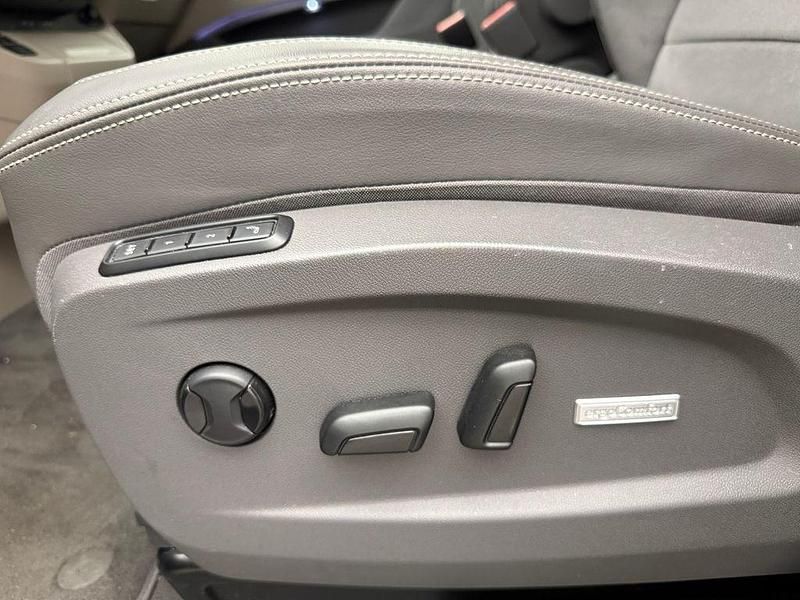 Gebraucht VW Multivan Style 177 PS (130 kW) 2025 Schwarz Van