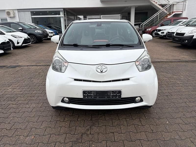 Gebraucht Toyota iQ 68 PS (50 kW) 2012 Weiß Kleinwagen