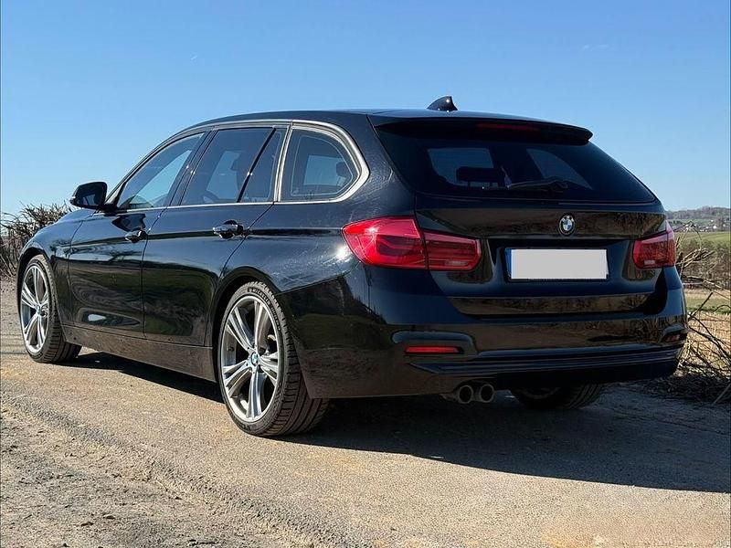 Gebraucht BMW 330 Sport Line 258 PS (189 kW) 2016 Schwarz Kombi
