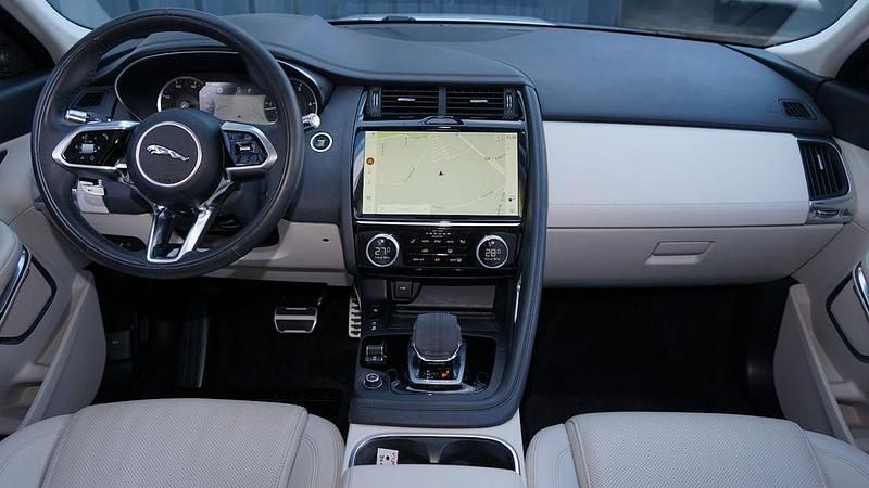 Second-hand Jaguar E-Pace SE 204 CP (150 kW) 2022 Argintiu SUV