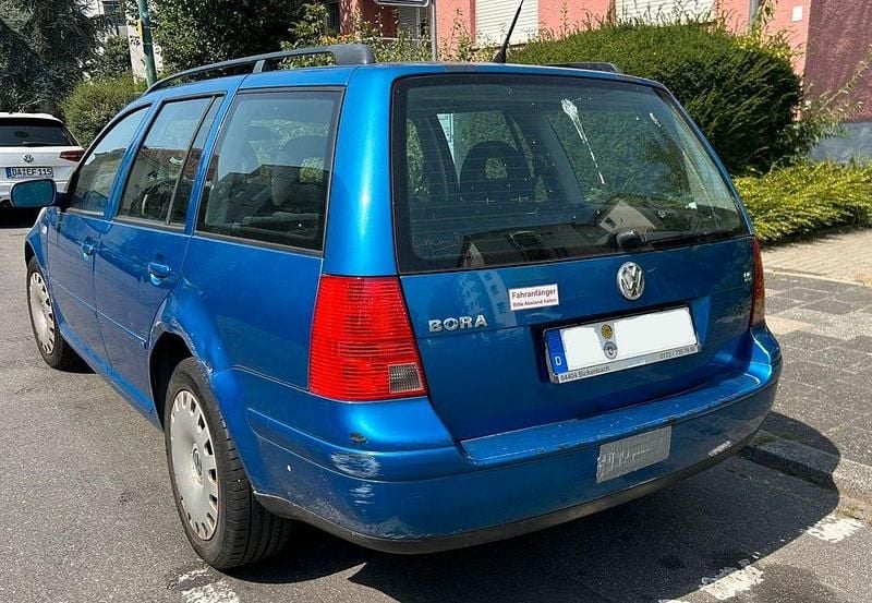 Blau Gebraucht 2000 VW Bora Basis Limousine | 1.000 € (Fairer Preis) - Bild 1/3