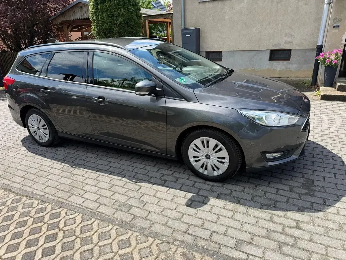 Gebraucht Ford Focus 120 PS (88 kW) 2017 Grau Kombi