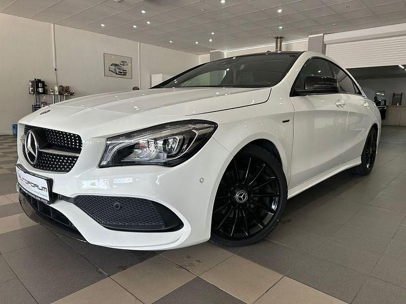 Polarweiss Gebraucht 2019 Mercedes CLA200 AMG line Coupé | 20.900 € (Fairer Preis) - Bild 1/4