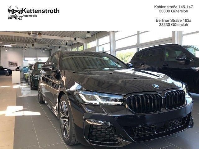Carbonschwarz (metallic) Gebraucht 2022 BMW 520 M Sport Kombi | 41.900 € (Teuer) - Bild 1/4