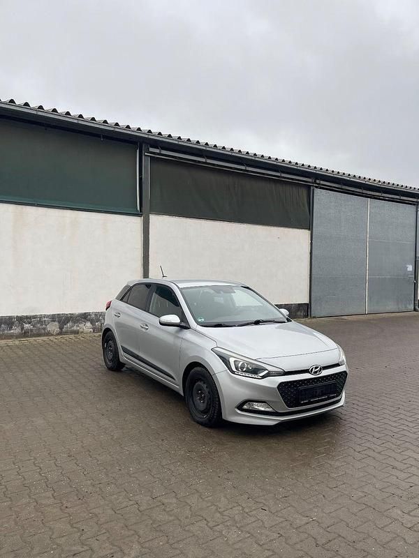 Gebraucht Hyundai i20 YES! Gold 75 PS (55 kW) 2016 Silber Kleinwagen