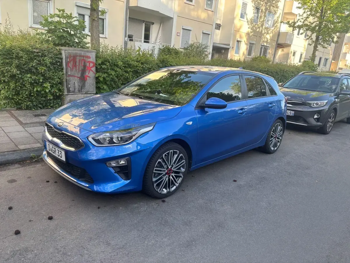 Używany Kia Ceed 99 KM (72 kW) 2019 Niebieski Hatchback