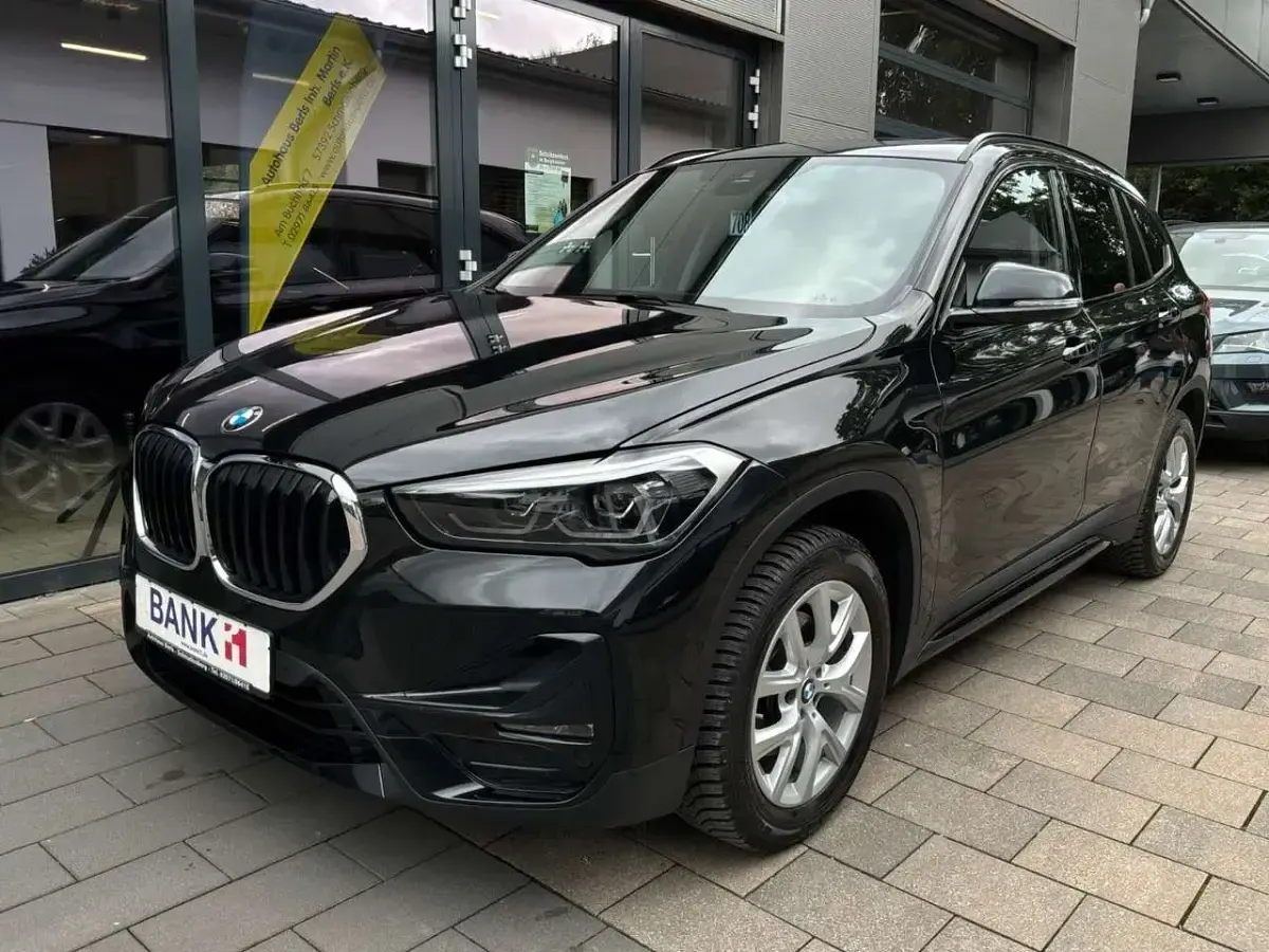 Gebraucht BMW X1 Sport Line 150 PS (110 kW) 2019 Saphirschwarz metallic (metallic) SUV