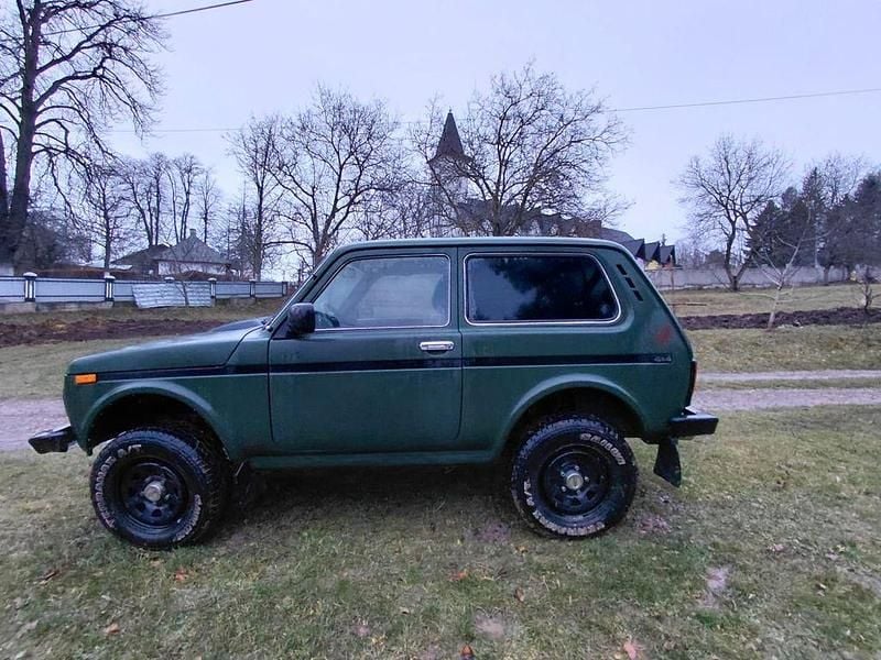 Second-hand Lada niva 110 CP (80 kW) 2010 Verde SUV