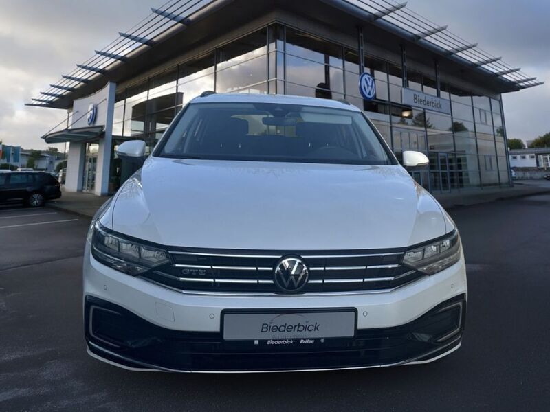 Gebraucht VW Passat 156 PS (114 kW) 2022 Oryxweiß perlmutteffekt (metallic) Kombi