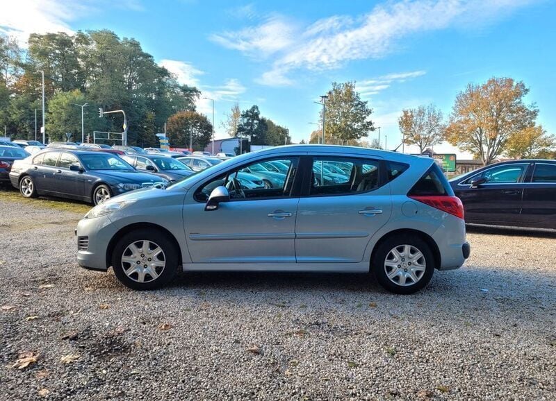 Gebraucht Peugeot 207 Tendance 95 PS (69 kW) 2010 Lackierung inariblau/metallic Kombi