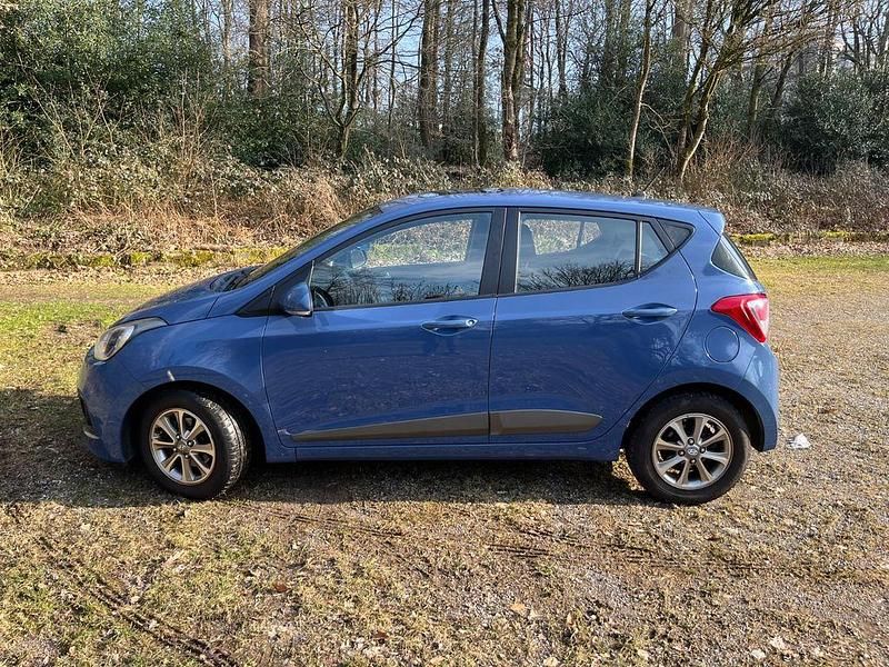 Gebraucht Hyundai i10 Style 87 PS (63 kW) 2016 Blau Kleinwagen