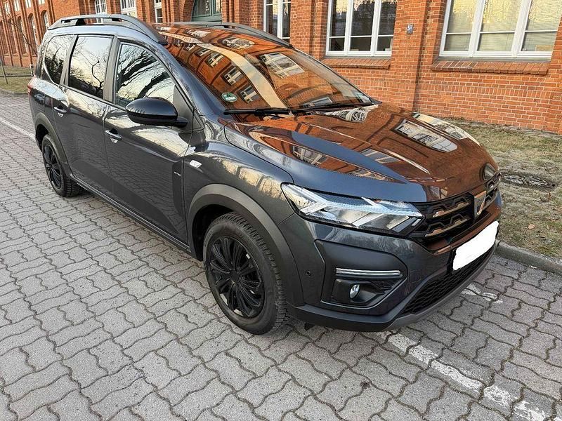 Grau Gebraucht 2023 Dacia Jogger Extreme Van / Kleinbus | 15.990 € (Guter Preis) - Bild 1/4