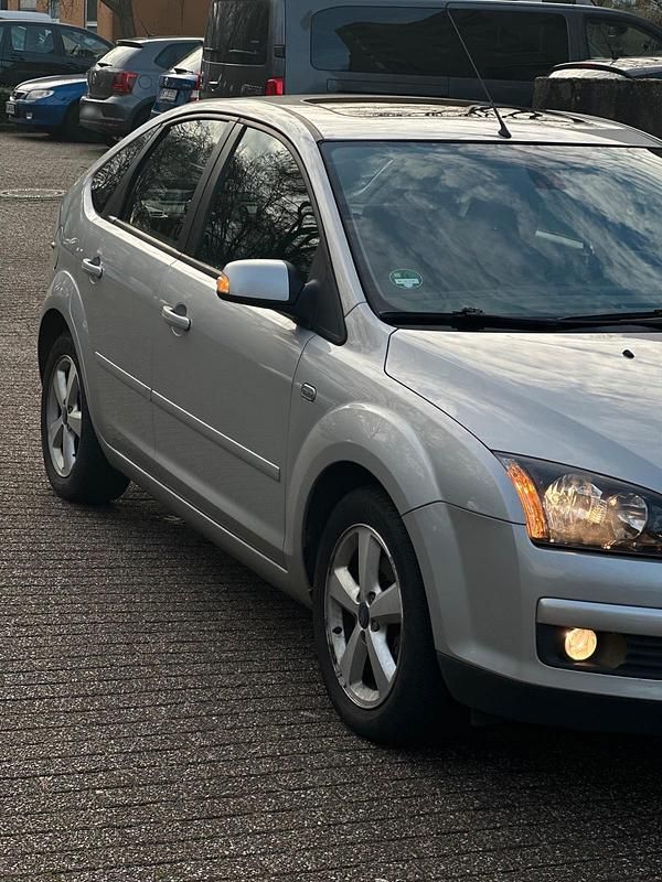 Usata Ford Focus 109 CV (80 kW) 2007 Argento Utilitaria