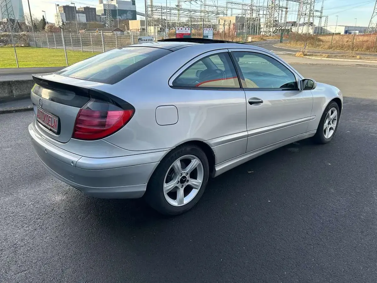 Gebraucht Mercedes CL200 163 PS (119 kW) 2002 Brillant silber Coupé