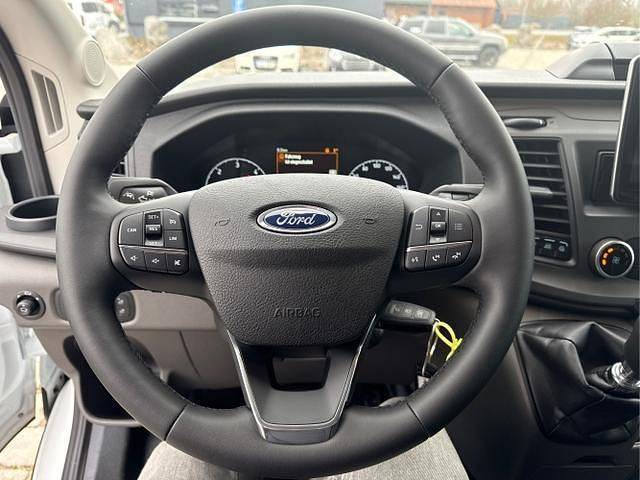 Gebraucht Ford Transit Trend 131 PS (96 kW) 2023 Frost weiß frost weiß Van