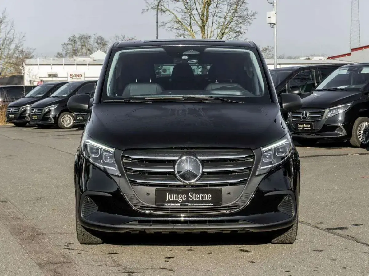 Second-hand Mercedes Vito 237 CP (174 kW) 2025 Negru Van