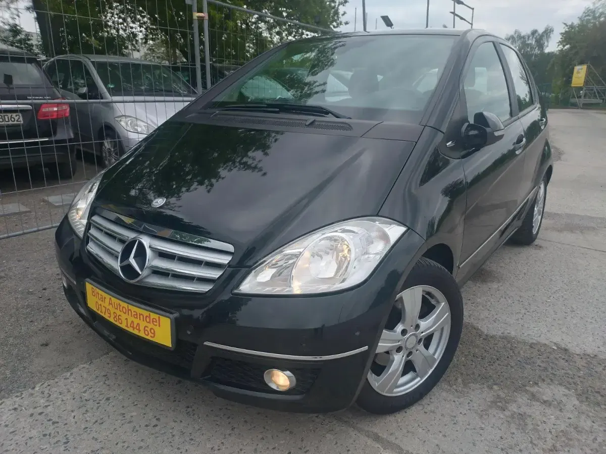 Gebraucht Mercedes A160 95 PS (69 kW) 2012 Schwarz Kleinwagen